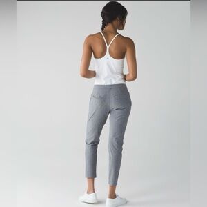008.. Lululemon Jet Crop Pants- Like New